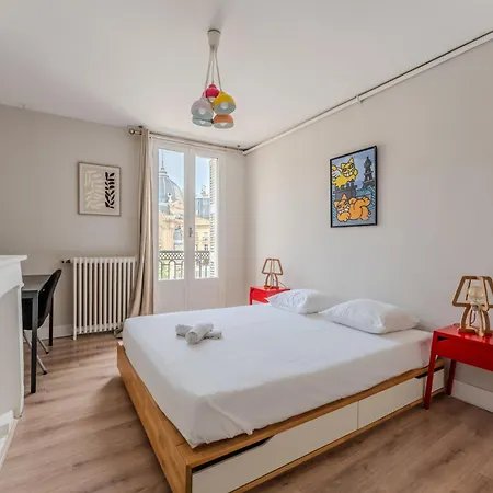 Exceptionnel Avec Vue Place De La Comedie Apartamento *